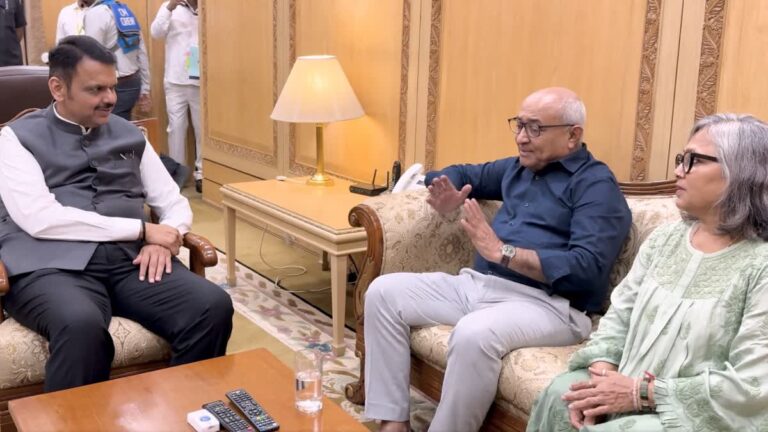 कैप्टन स्मित की बहादुरी पर गर्व: सीएम फडणवीस ने की परिवार से मुलाकात, पीएम मोदी ने फोन पर बढ़ाया हौसला