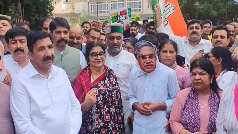 ऊना में चुनाव आयोग के खिलाफ कांग्रेस का हल्ला बोल: रजनी पाटिल और मुकेश अग्निहोत्री की अगुवाई में मनाया ‘काला दिवस’