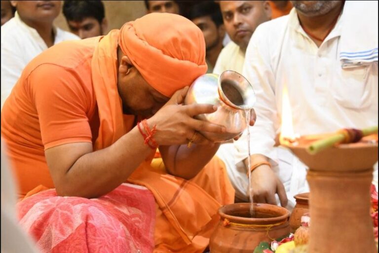सीएम योगी की शक्ति पूजा, आज गोरखनाथ मंदिर में विधि-विधान से करेंगे कलश स्थापना